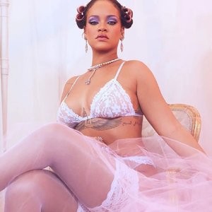 Celeb Naked Rihanna 008 pic