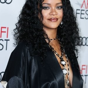 Celebrity Nude Pic Rihanna 006 pic