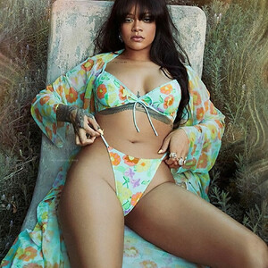 RIhannaâ€™s Lingerire Company Now Valued at 1 Billion Dollars (27 Photos + Video) – Leaked Nudes
