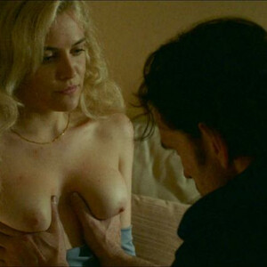 Free Nude Celeb Riley Keough 062 pic
