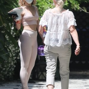 Ringless Julianne Hough Enjoys Brunch With Mom (38 Photos) - Leaked Nudes