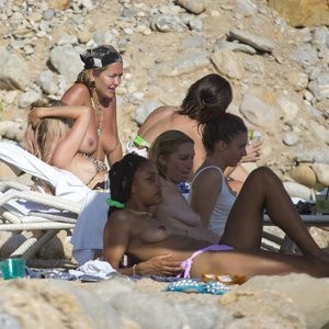 Naked Celebrity Pic Rita Ora 003 pic