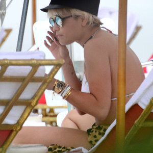 Famous Nude Rita Ora 013 pic