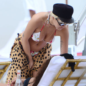 Naked Celebrity Pic Rita Ora 014 pic