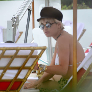 Free nude Celebrity Rita Ora 042 pic