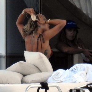 Free nude Celebrity Rita Ora 035 pic