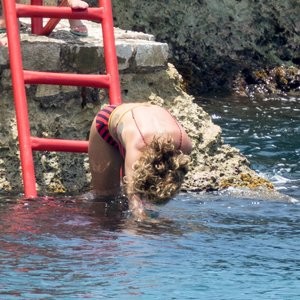 Naked celebrity picture Rita Ora 022 pic