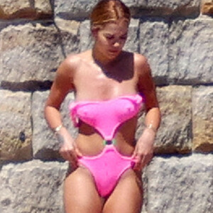 Rita Ora Shows Off Her Impressive Curves While Sunbathing with Her Sister in Sydney (41 Photos) – Leaked Nudes