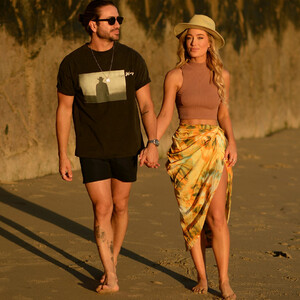 Robbi Jan & Alex Costa Enjoy a Day on the Beach (16 Photos) – Leaked Nudes