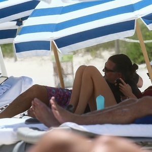 Roosmarijn de Kok Cools off at the Beach with Her Beau (34 Photos) - Leaked Nudes