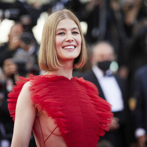 Celebrity Leaked Nude Photo Rosamund Pike 017 pic