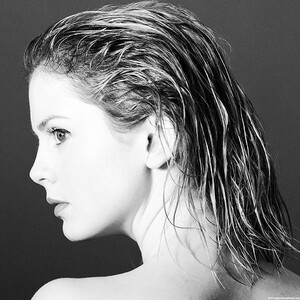 Celebrity Naked Rose McIver 003 pic