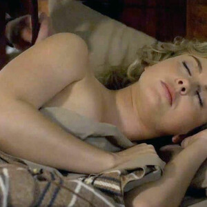 Nude Celebrity Picture Rose McIver 014 pic
