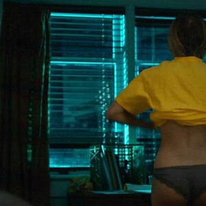 Nude Celeb Pic Rose McIver 046 pic