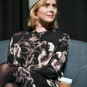Celeb Nude Rose McIver 056 pic