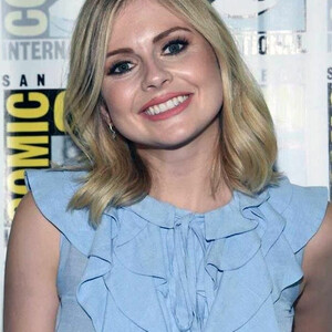Free nude Celebrity Rose McIver 063 pic