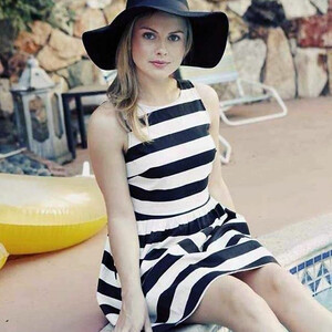 Nude Celebrity Picture Rose McIver 084 pic