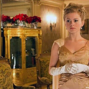 Celeb Nude Rose McIver 088 pic