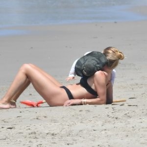 Celebrity Nude Pic Rosie Huntington-Whiteley 062 pic