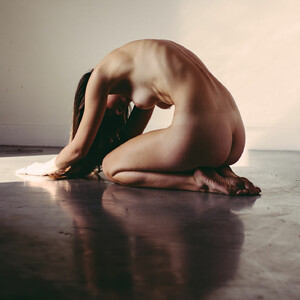 Celeb Naked Roxanna Dunlop 001 pic