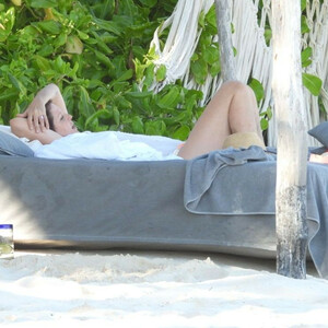 Sadie Frost is Seen Sunbathing on Tulum Beach (24 Photos) - Leaked Nudes