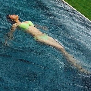 Salma Hayek in a Bikini (1 Photo) – Leaked Nudes