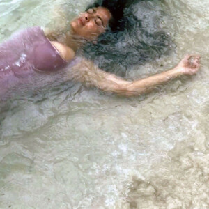 Famous Nude Salma Hayek 016 pic