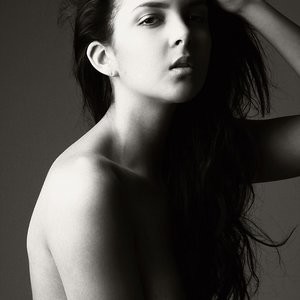 Celebrity Nude Pic Sara Chafak 002 pic