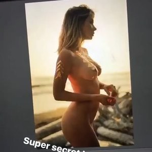 Newest Celebrity Nude Sara Underwood 007 pic