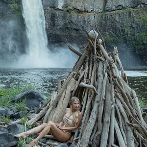 Famous Nude Sara Underwood 015 pic