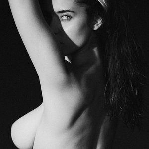 Sarah Curr Topless (3 Photos) – Leaked Nudes