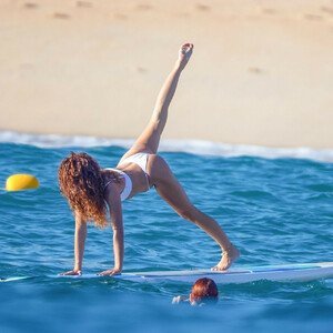 Sarah Hyland Displays Her Incredible Figure in a Bikini as She Larks Around on a Boat (54 Photos) – Leaked Nudes