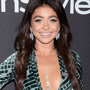 Naked celebrity picture Sarah Hyland 037 pic