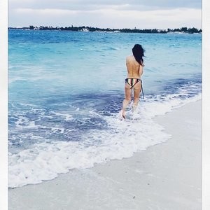 Sarah Shahi Topless (3 Photos) - Leaked Nudes