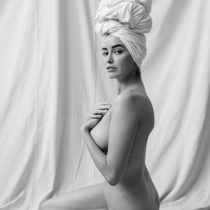 Naked Celebrity Sarah Stephens 019 pic