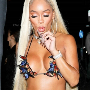 Real Celebrity Nude Saweetie 008 pic