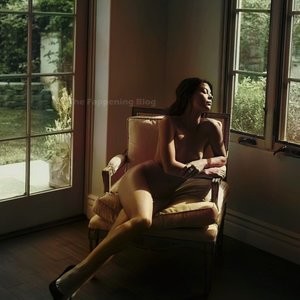 Free Nude Celeb Scarlett Byrne 009 pic