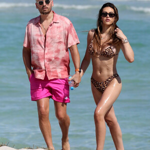 Scott Disick Enjoys the Day with Amelia Gray Hamlin on the Beach in Miami (117 Photos) – Leaked Nudes