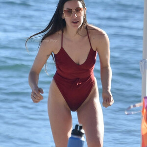 Scout Willis Rocks a Red Swimsuit While Enjoying the Day at the Beach (48 Photos) – Leaked Nudes