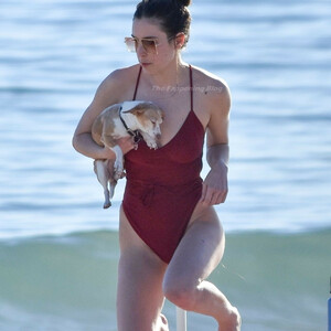 Scout Willis Rocks a Red Swimsuit While Enjoying the Day at the Beach (48 Photos) - Leaked Nudes