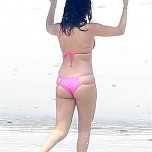 Selena Gomez in Bikini (18 Photos) – Leaked Nudes