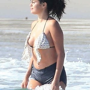 Selena Gomez in Bikini (19 Photos) – Leaked Nudes