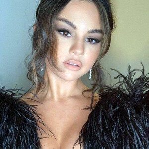 Free nude Celebrity Selena Gomez 058 pic