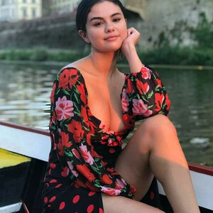 Famous Nude Selena Gomez 081 pic