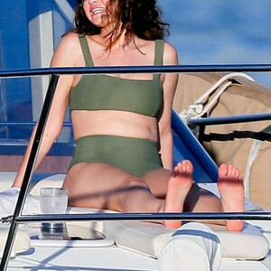 Naked Celebrity Pic Selena Gomez 131 pic