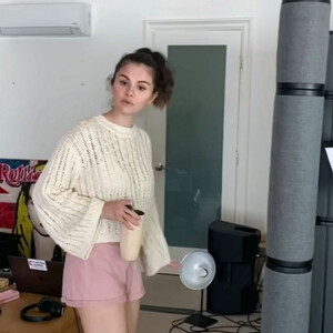 Naked Celebrity Selena Gomez 167 pic