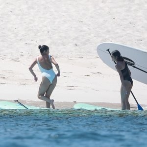 Naked celebrity picture Selena Gomez 041 pic