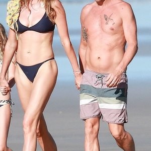 Sexy Gisele BÃ¼ndchen Takes a Morning Walk on the Beach in Costa Rica (11 Photos) – Leaked Nudes