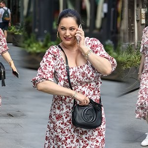 Sexy Kelly Brook Shows Off Her Cleavage in London (41 Photos) - Leaked Nudes