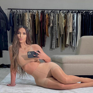Celeb Nude Kim Kardashian 007 pic